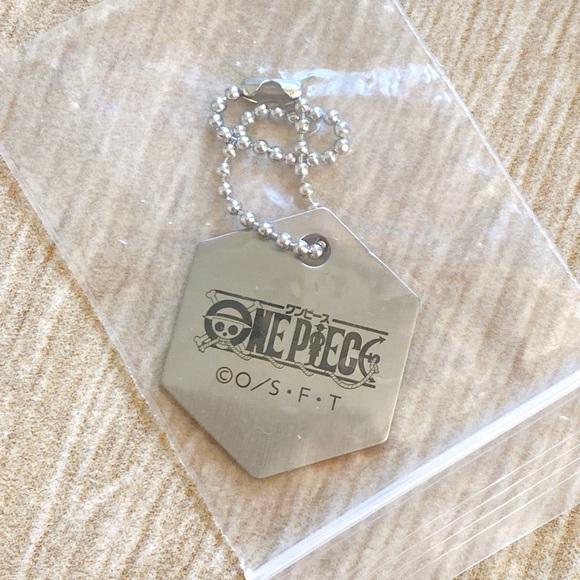 NEW Nami One Piece Small hexagonal Keychain - Picture 2 of 4